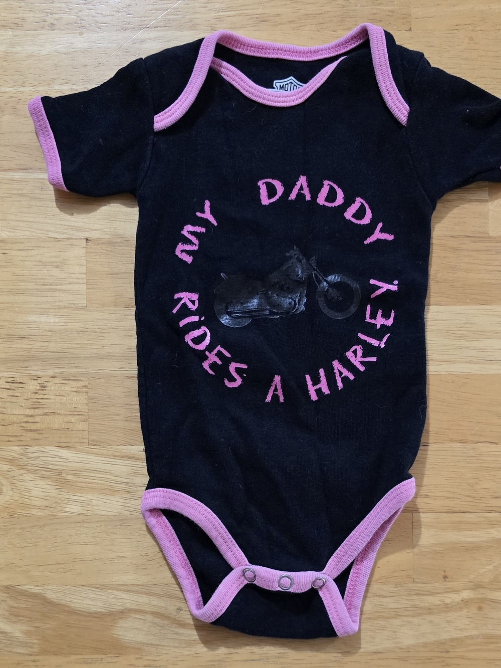 Harley-Davidson Black and Pink 'My Daddy Rides a Harley' Baby Bodysuit